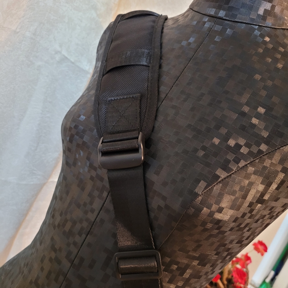 NICGID Backpack🎒 - Picture 7 of 8